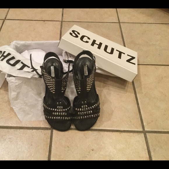 SCHUTZ Shoes - HP ❤️🍾Schutz Gladiator Black and Silver Sandals